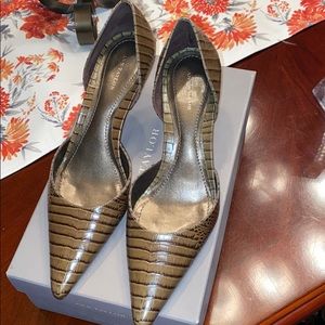 Ann Taylor Alligator Heels New In Box💚